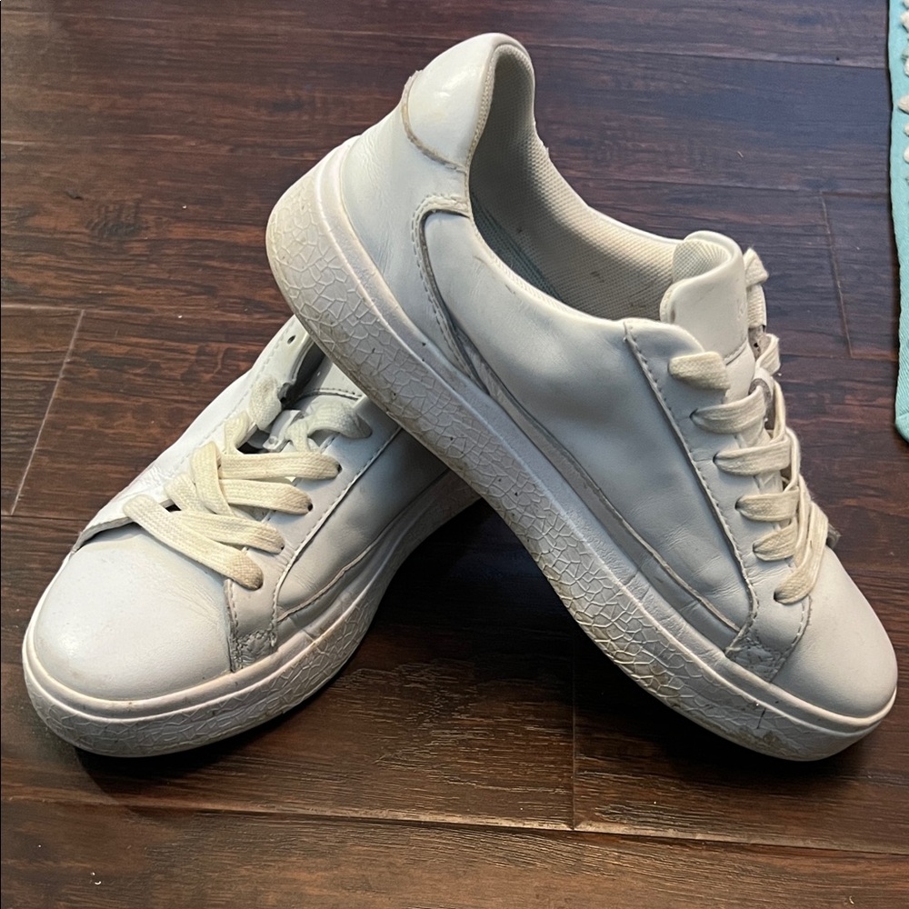 Kizik Women's White Sneakers - Picture 4 of 6